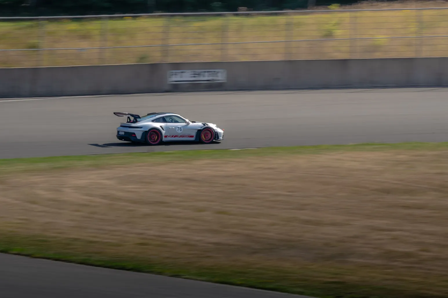 Porsche 911 GT3 RS auf der langen Geraden