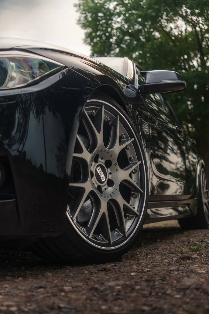 Close-up of the F30 front wheel and headlight