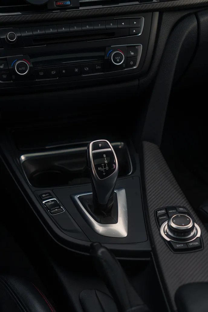 Centre console and gear lever, portrait detail